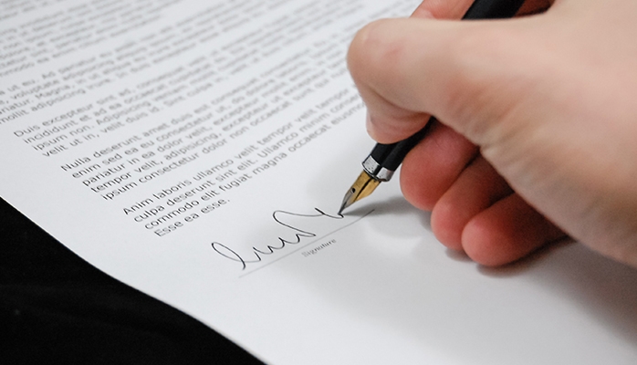 La signature d'un marché emporte application des clauses du CCAP sur les conditions générales de l'entreprise
